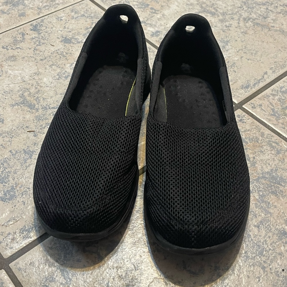 LIKE NEW Women’s Skechers Go Walk5